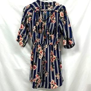 Justify Size Small Summer Navy and Floral Dress